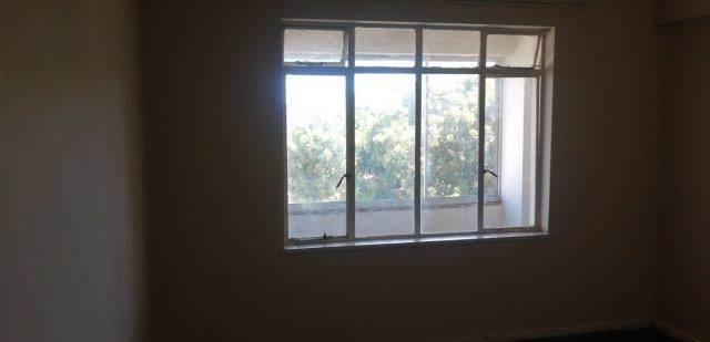 1 Bed Apartment in Port Elizabeth Central photo number 5