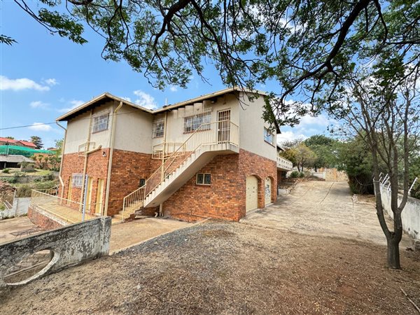 5 Bedroom House 5 Bedroom House