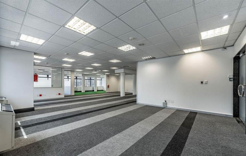 483  m² Office Space in Cape Town City Centre photo number 2