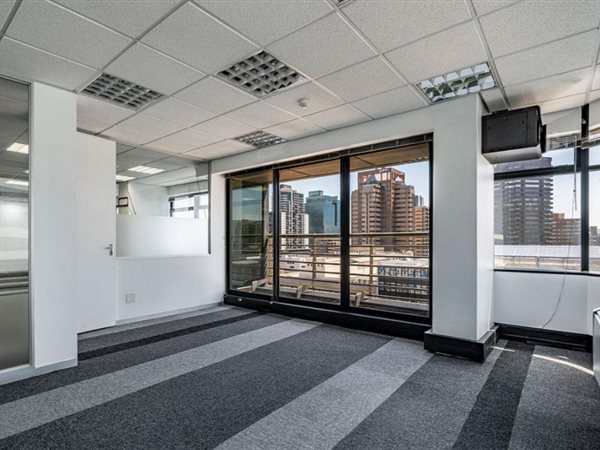 483  m² Office Space