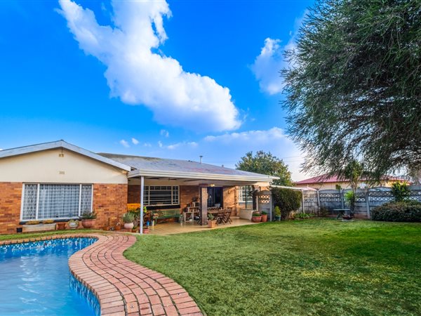 4 Bedroom House 4 Bedroom House