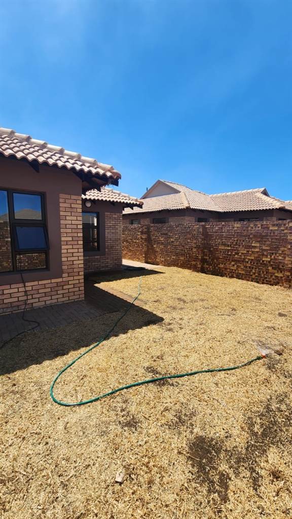 3 Bed Townhouse in Secunda photo number 19