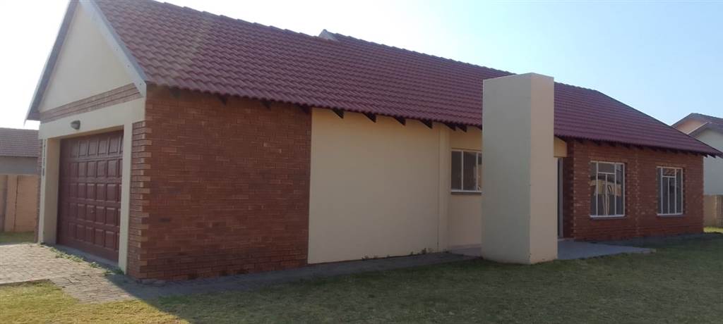3 Bed House in Waterkloof photo number 11