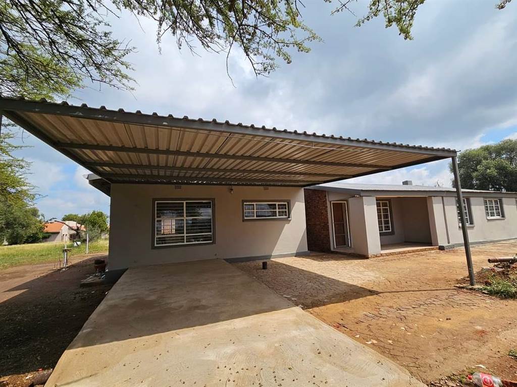 4 Bed House for sale in Zeerust | T4605106 | Private Property