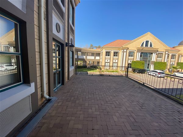 455  m² Commercial space in Sunninghill