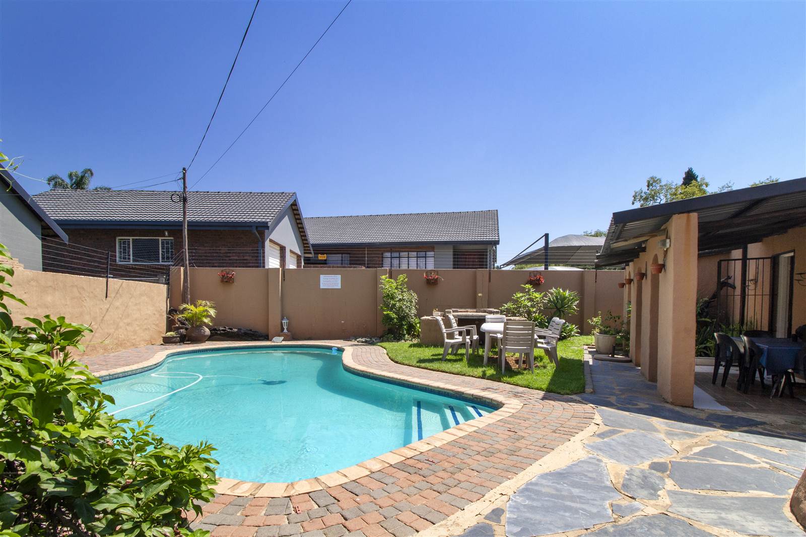 7 Bed House in Garsfontein photo number 2