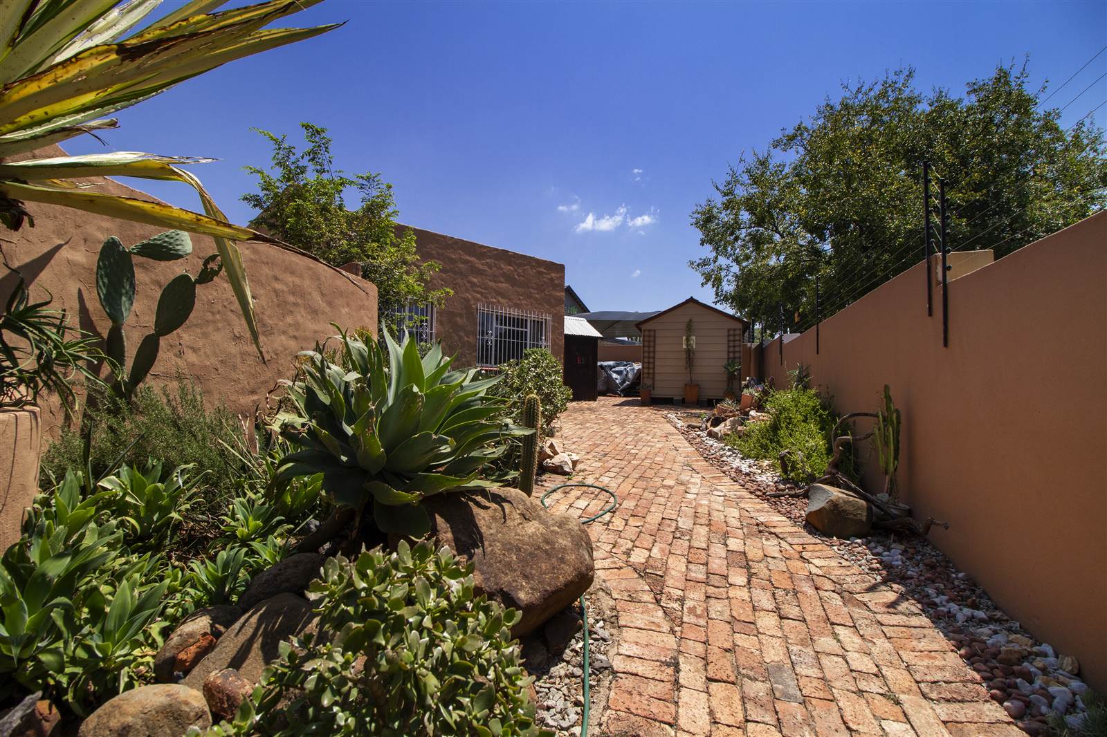 7 Bed House in Garsfontein photo number 3