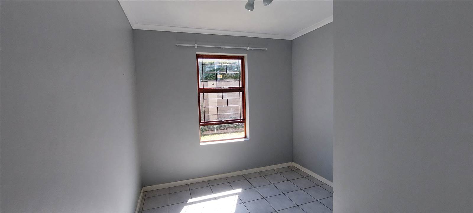 2 Bed Apartment in Paarl photo number 7