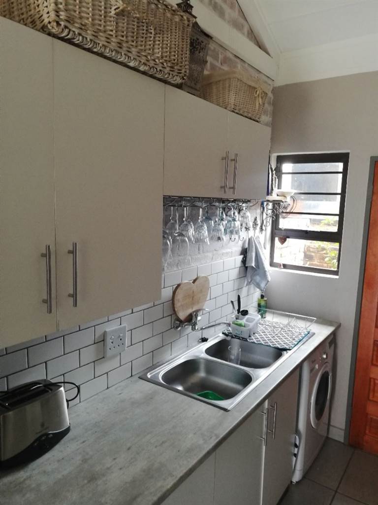 2 Bed Townhouse in Potchefstroom Central photo number 4