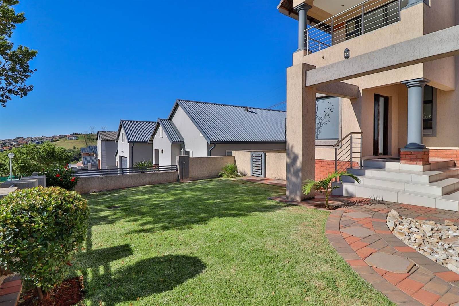 6 Bed House in Rietvlei Heights Country Estate photo number 4
