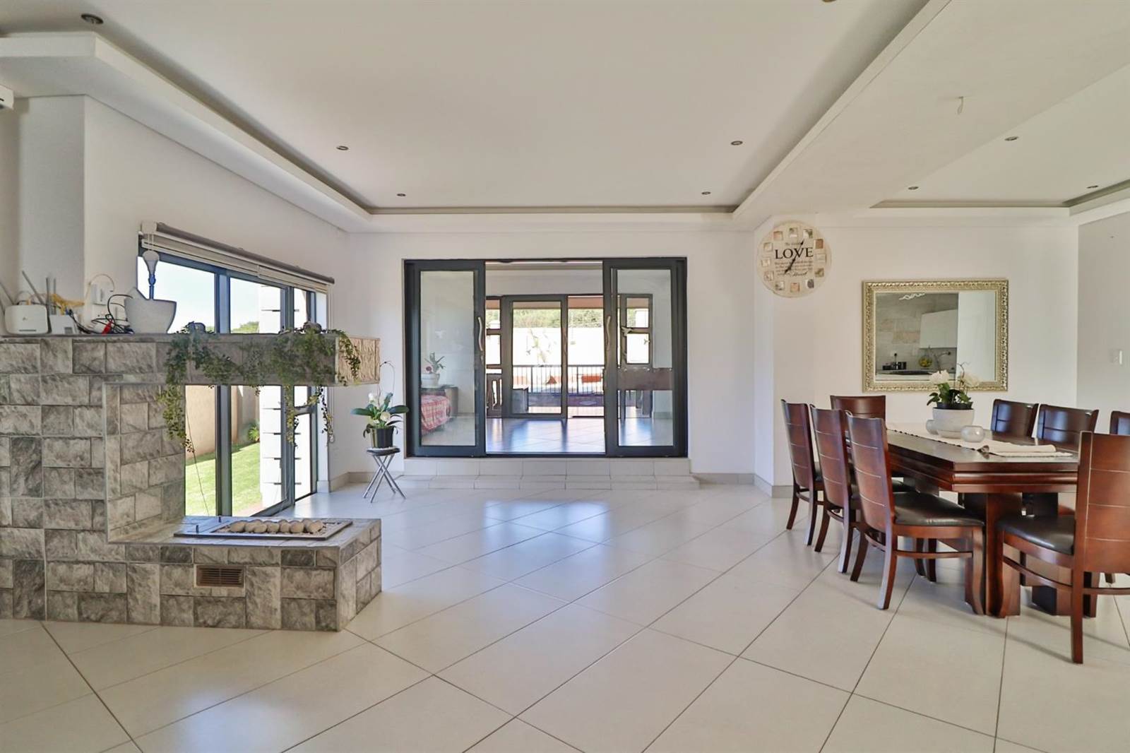 6 Bed House in Rietvlei Heights Country Estate photo number 10
