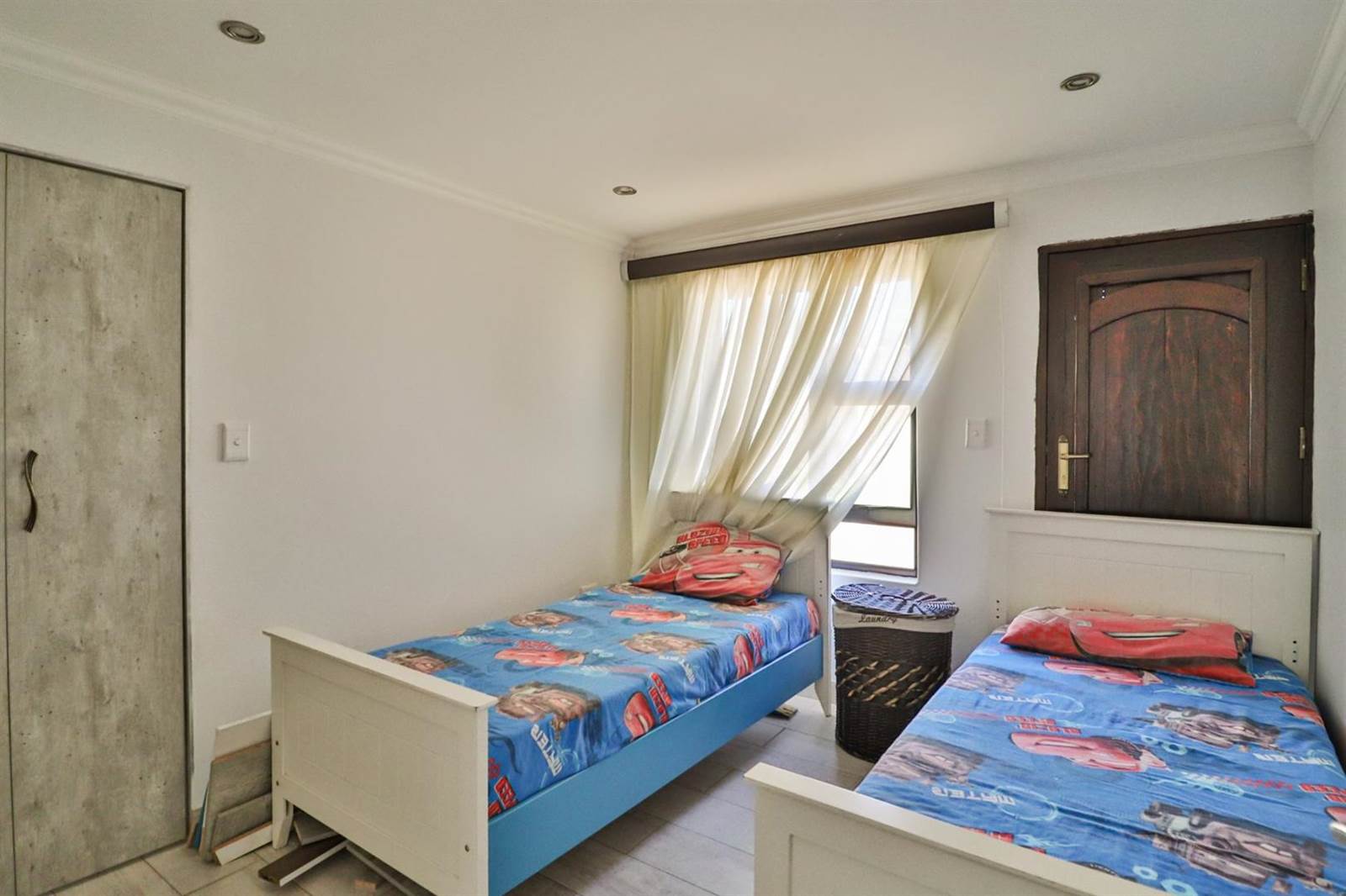 6 Bed House in Rietvlei Heights Country Estate photo number 27