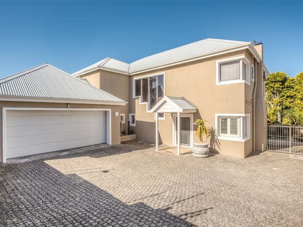 4 Bedroom House 4 Bedroom House