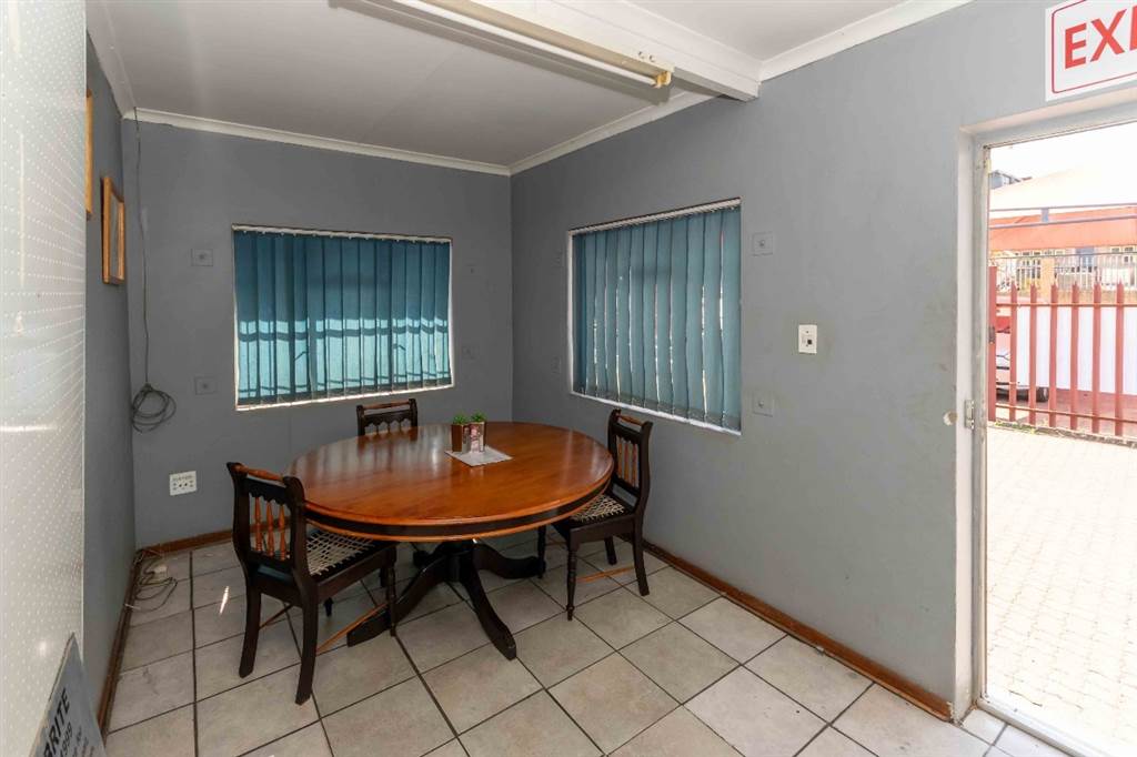 339  m² Commercial space in Witbank Central photo number 3