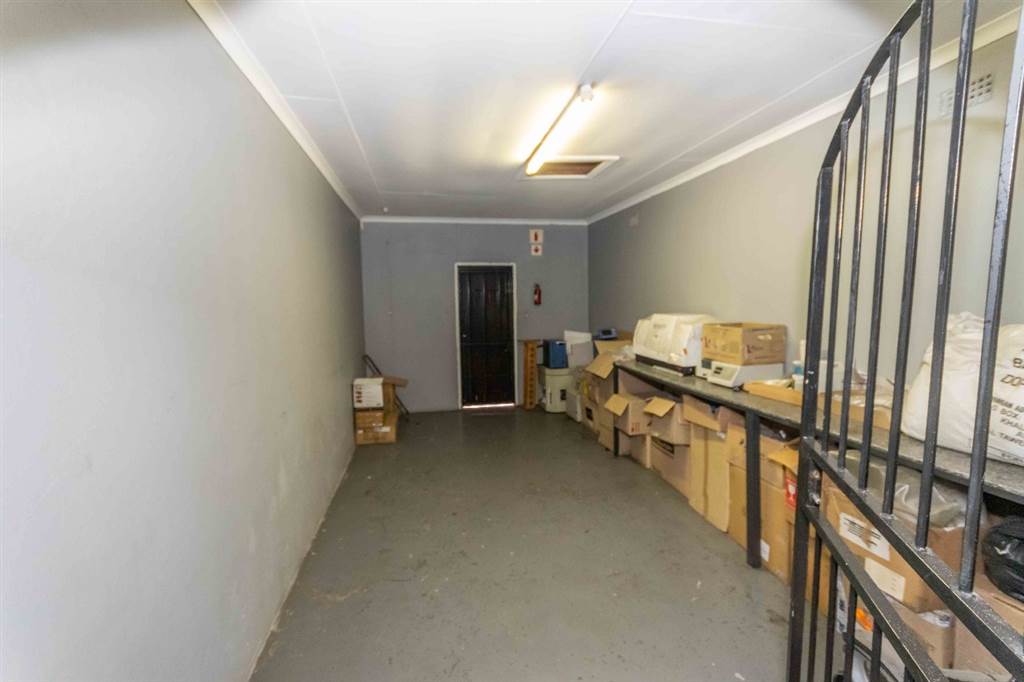 339  m² Commercial space in Witbank Central photo number 10