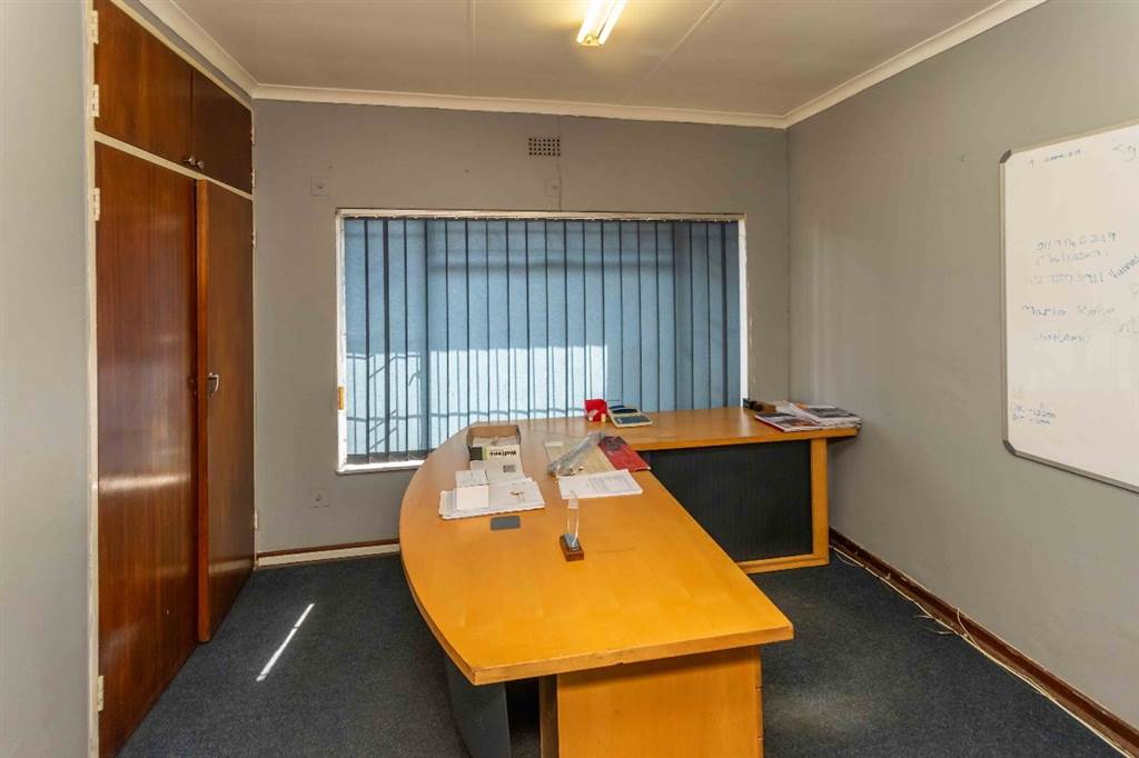 339  m² Commercial space in Witbank Central photo number 4