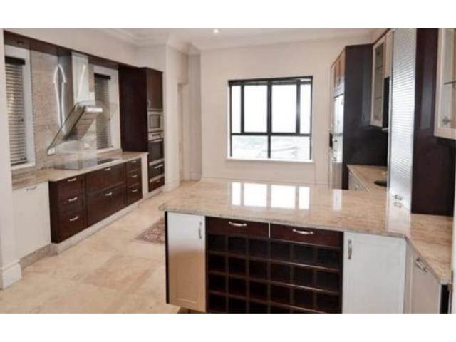4 Bed Penthouse in Sandton City photo number 9