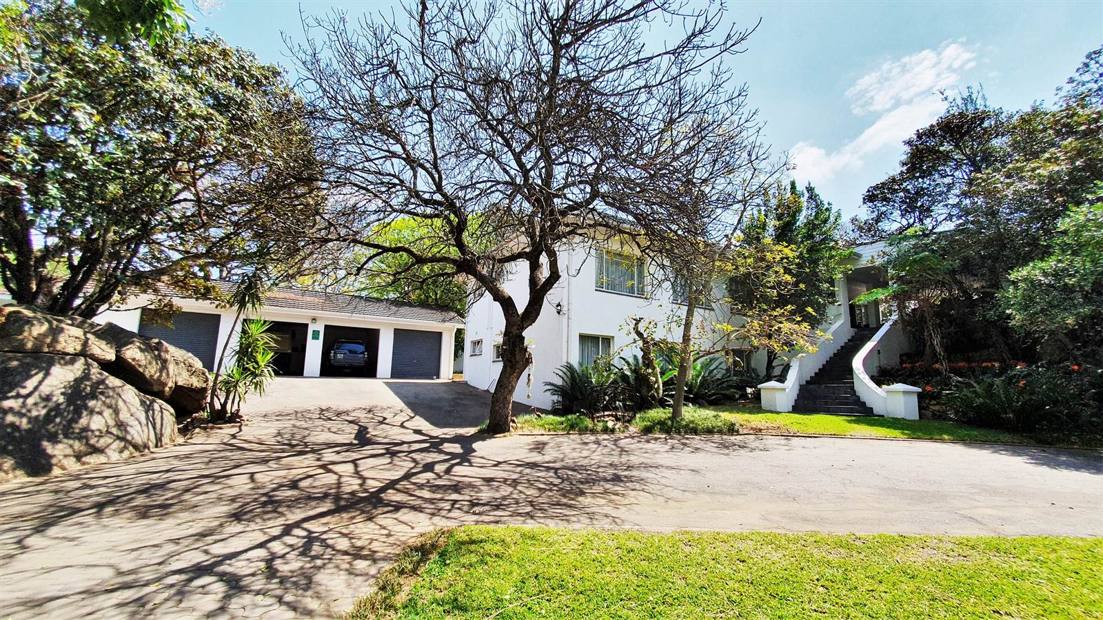 6 Bed House in Nelspruit photo number 3