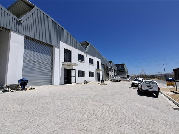 673  m² Industrial space