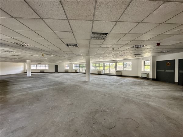 483  m² Commercial space