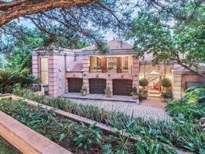 5 Bed House in Woodhill