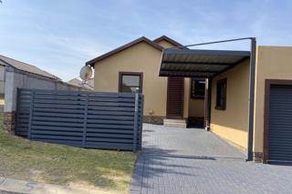 3 Bed Townhouse in Kosmosdal photo number 2