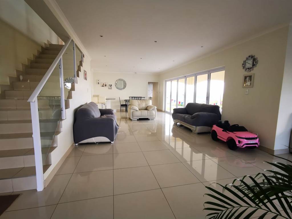 4 Bed House in Illovo Beach photo number 7