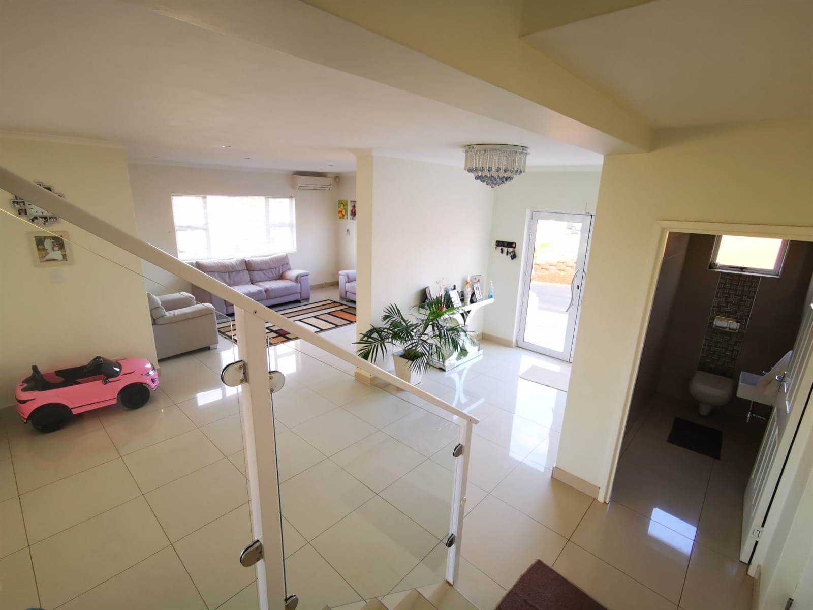 4 Bed House in Illovo Beach photo number 14