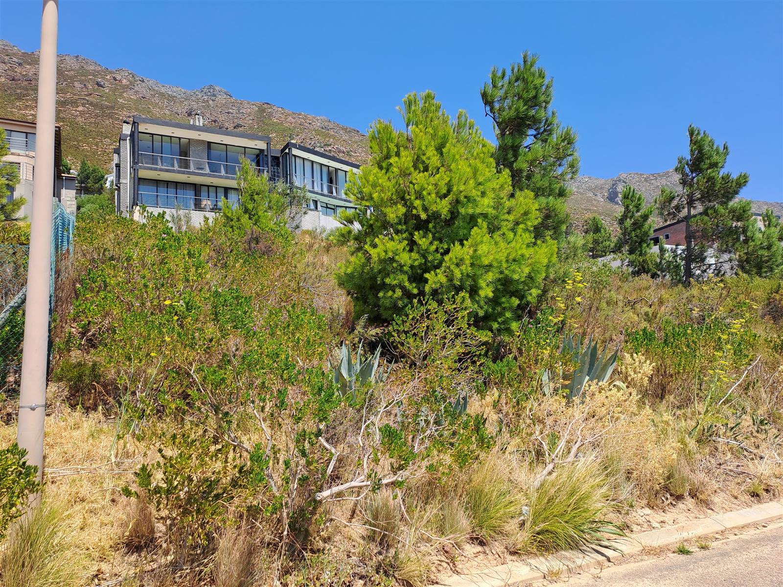 870 m² Land available in Gordons Bay Central photo number 1