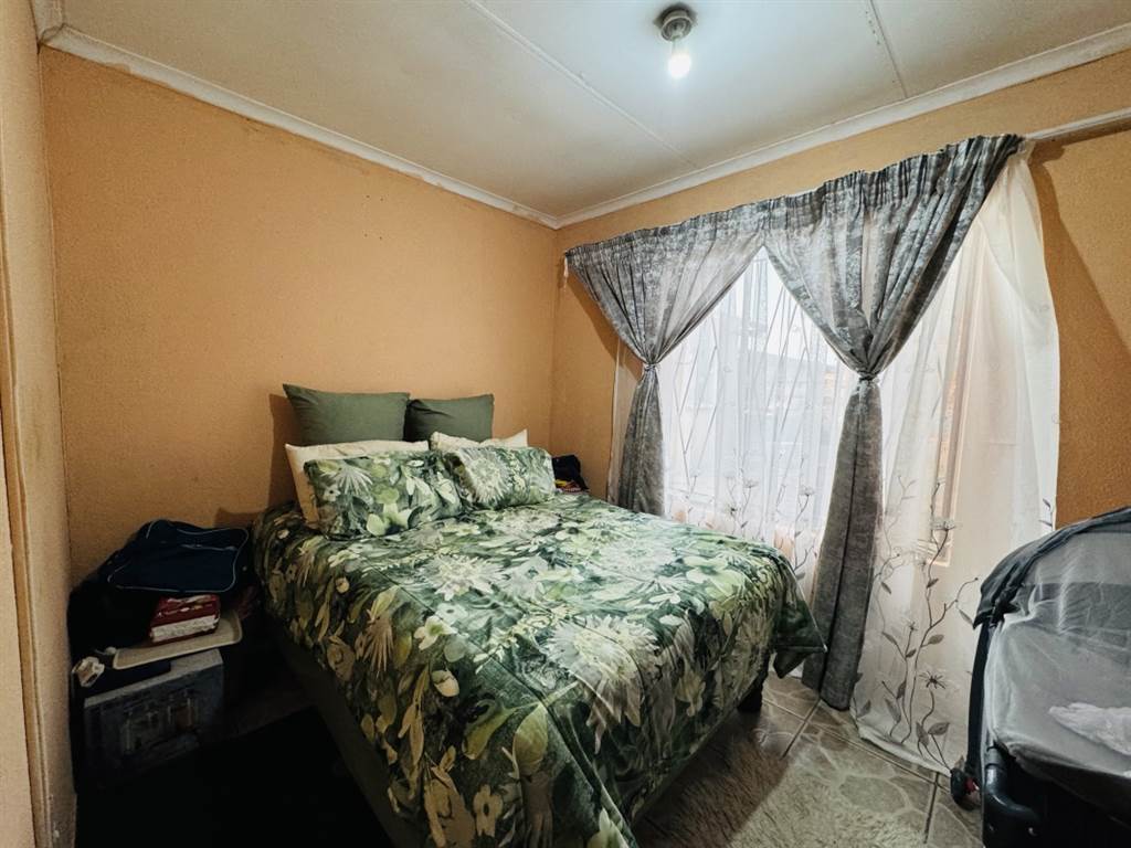 4 Bed House in Kwa Thema photo number 12