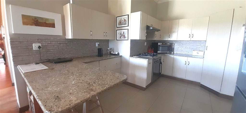 3 Bed House in Parys Golf Estate photo number 5
