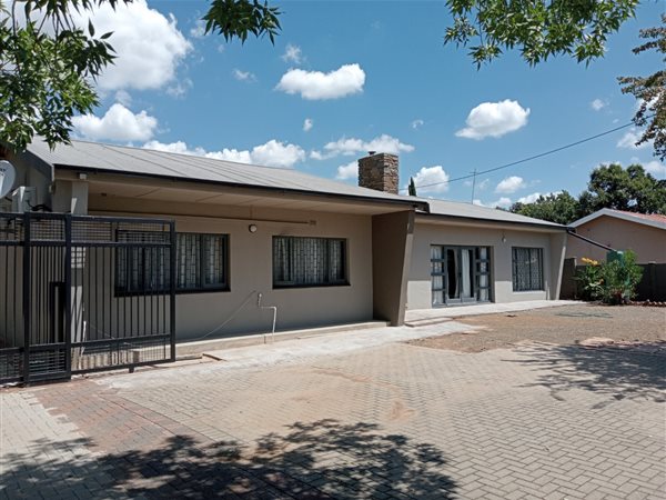 4 Bed House in Baysvalley