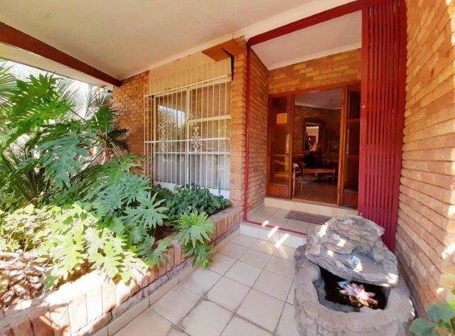 4 Bed House in Vaalpark photo number 10