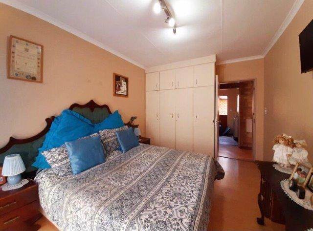 4 Bed House in Vaalpark photo number 23