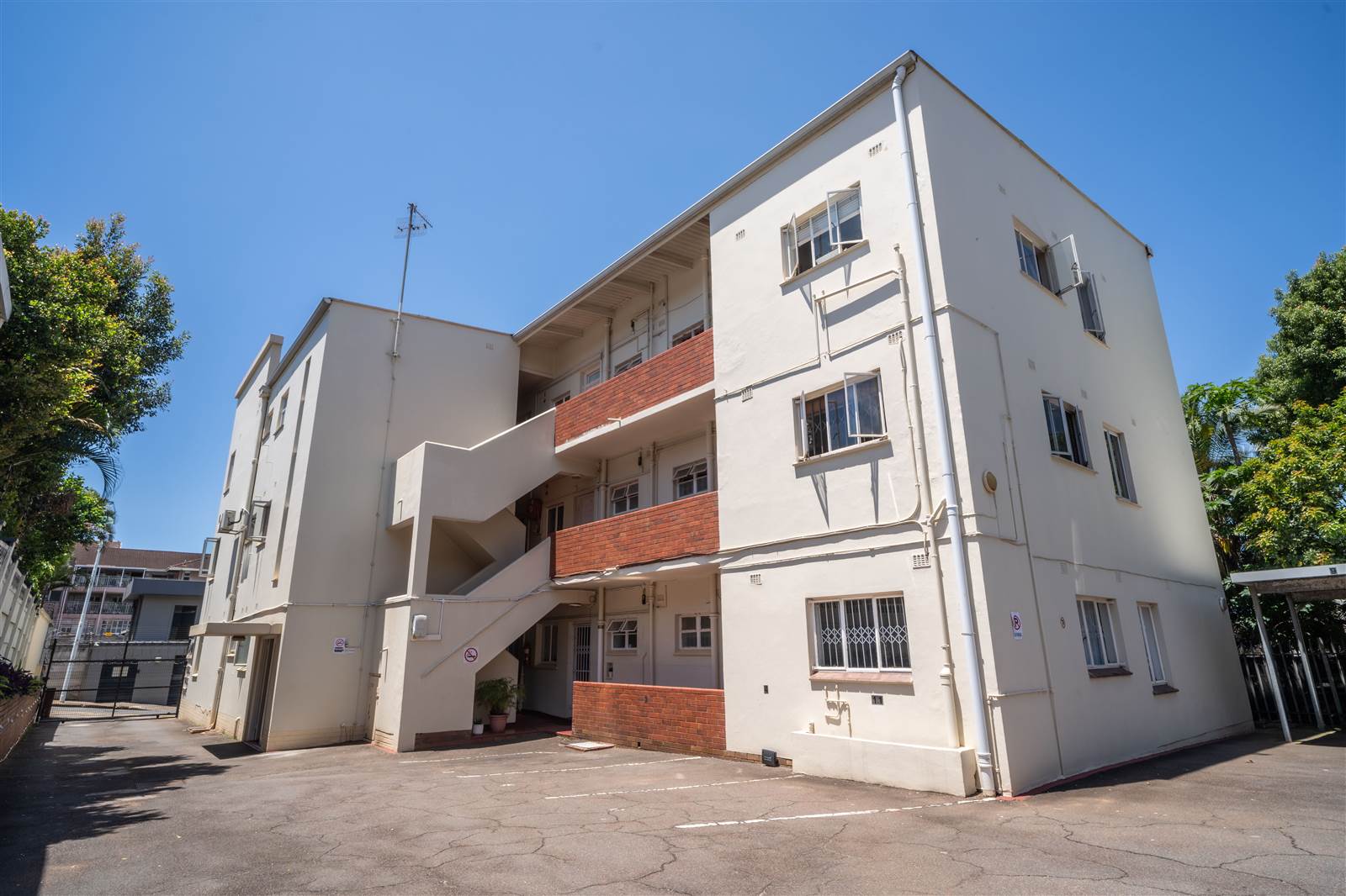 1.5 Bed Apartment in Musgrave photo number 17