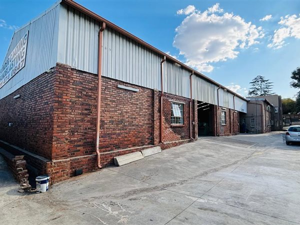 1200  m² Industrial space in Stormill