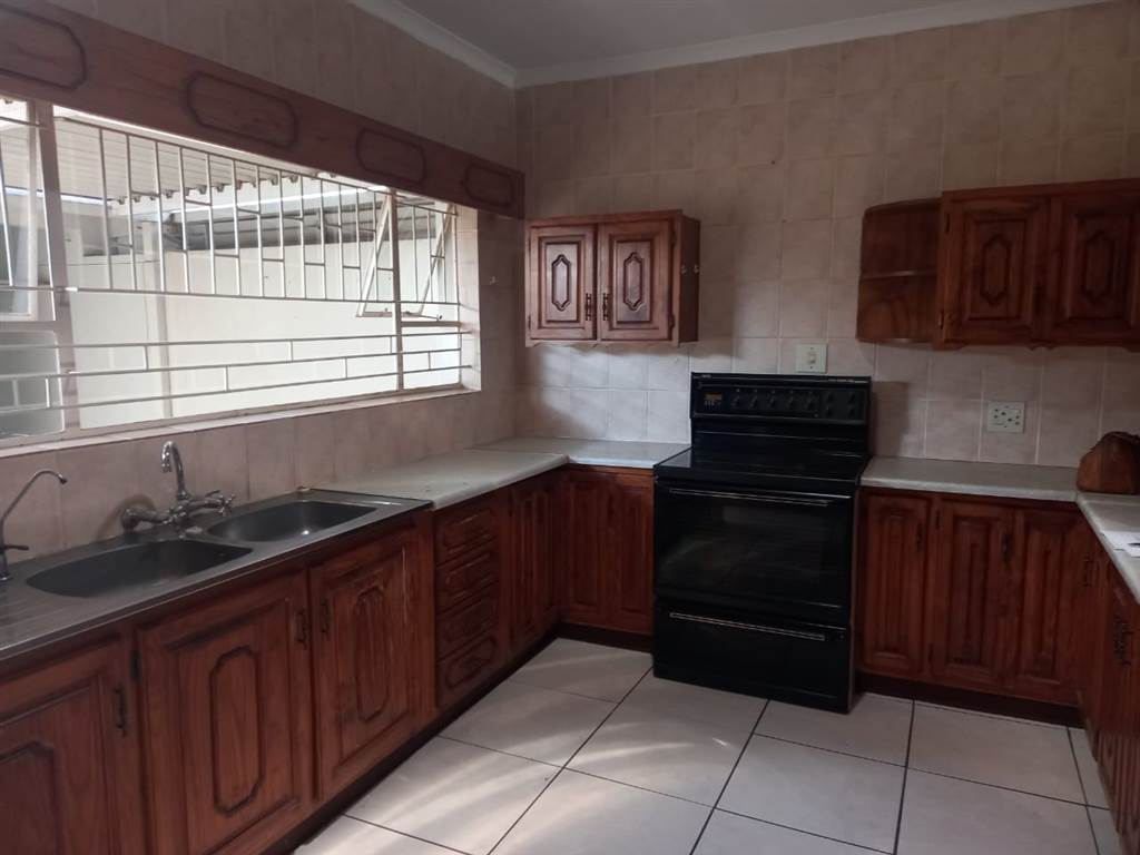 3 Bed Townhouse in Parys photo number 11