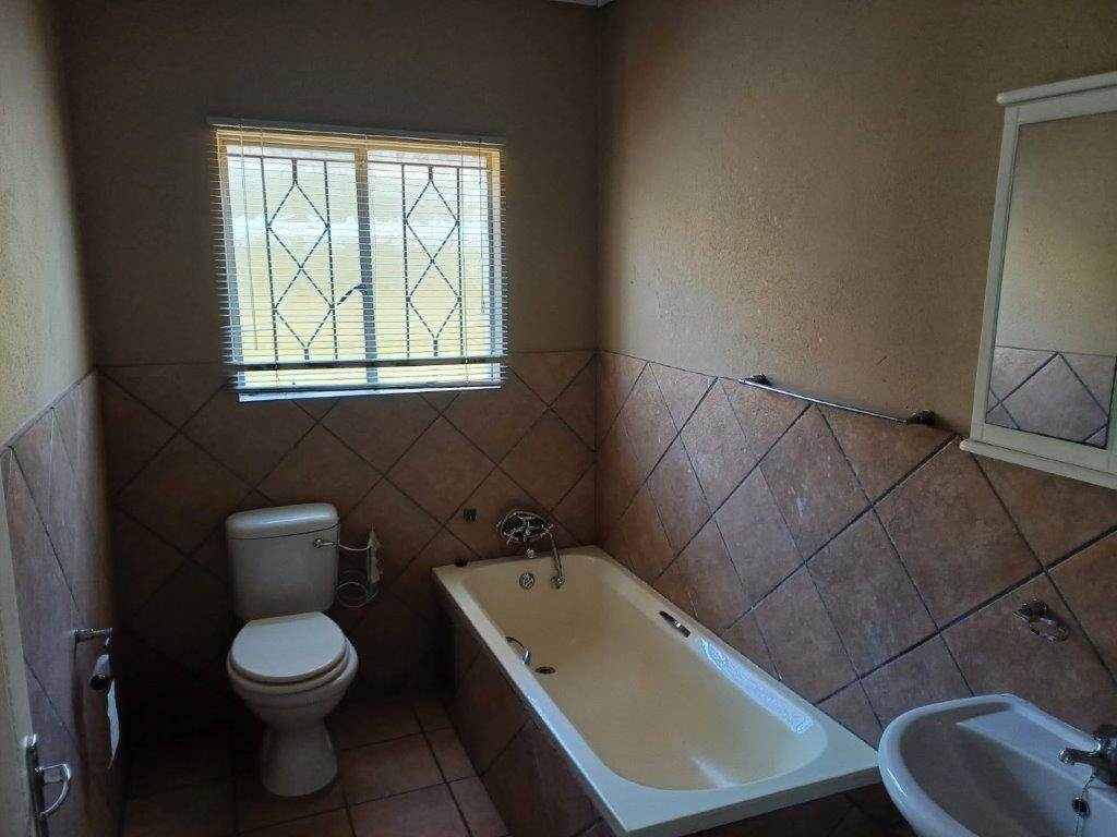 3 Bed House in Brakpan North photo number 8