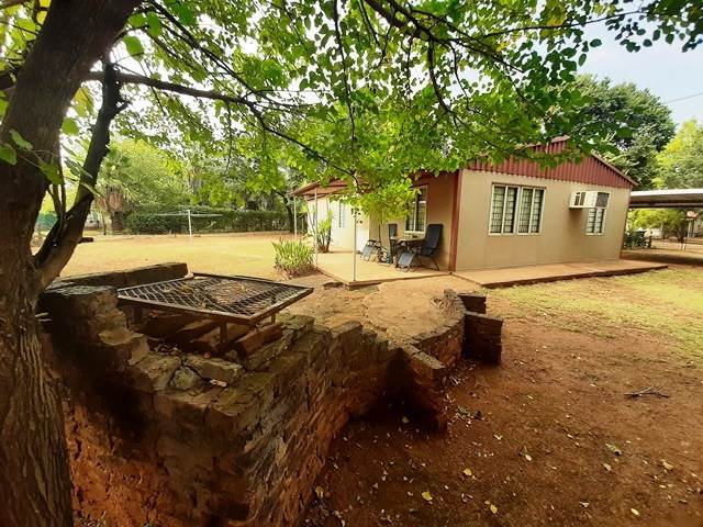 3 Bed House in Hartbeespoort Dam photo number 2