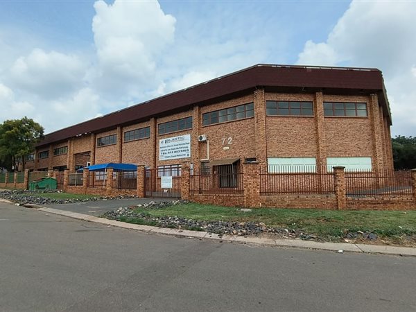 970  m² Industrial space in Waltloo