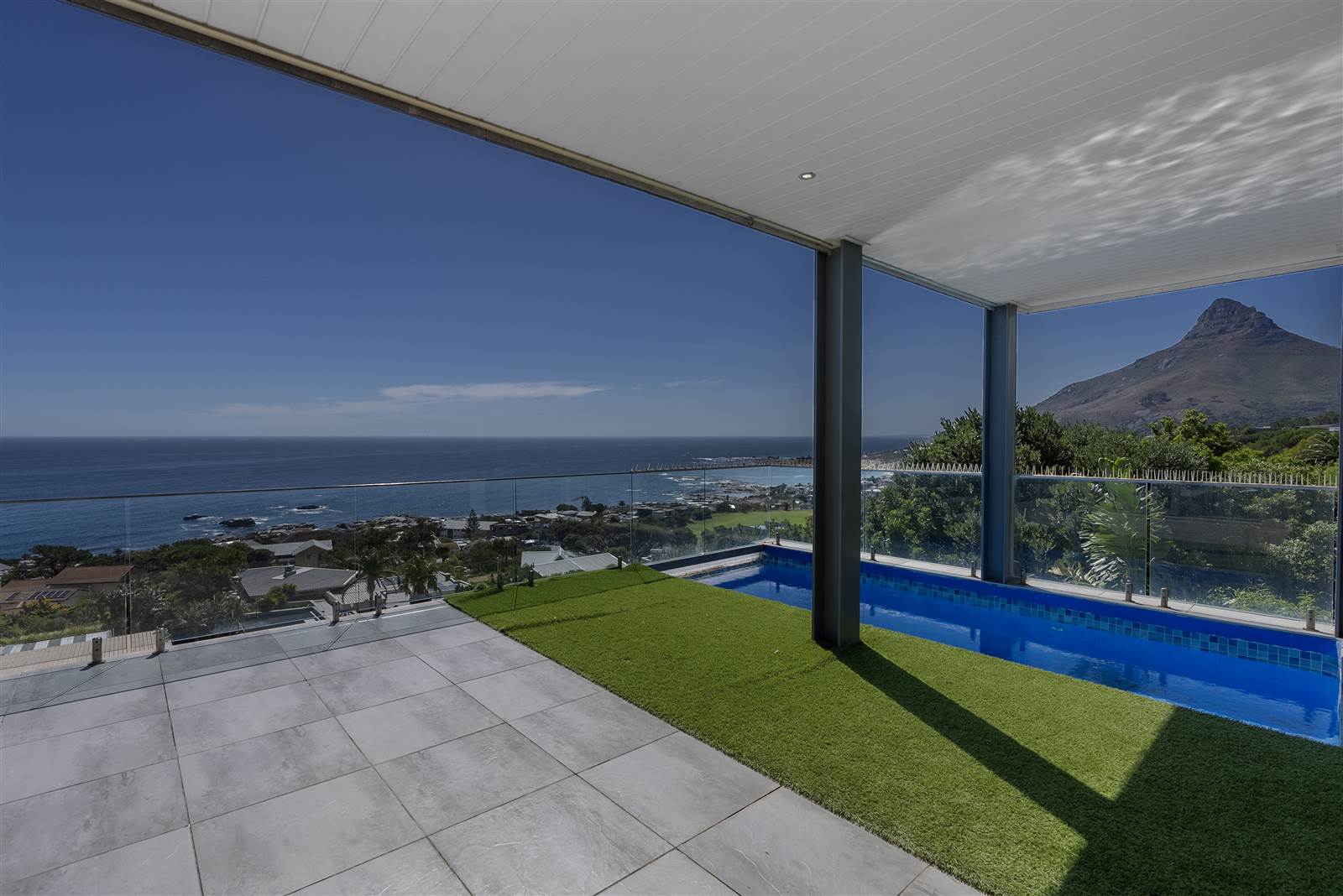 7 Bed House in Camps Bay photo number 2