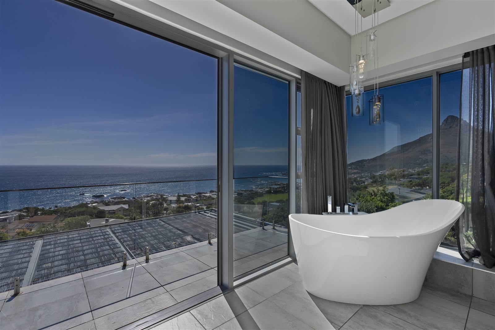 7 Bed House in Camps Bay photo number 23