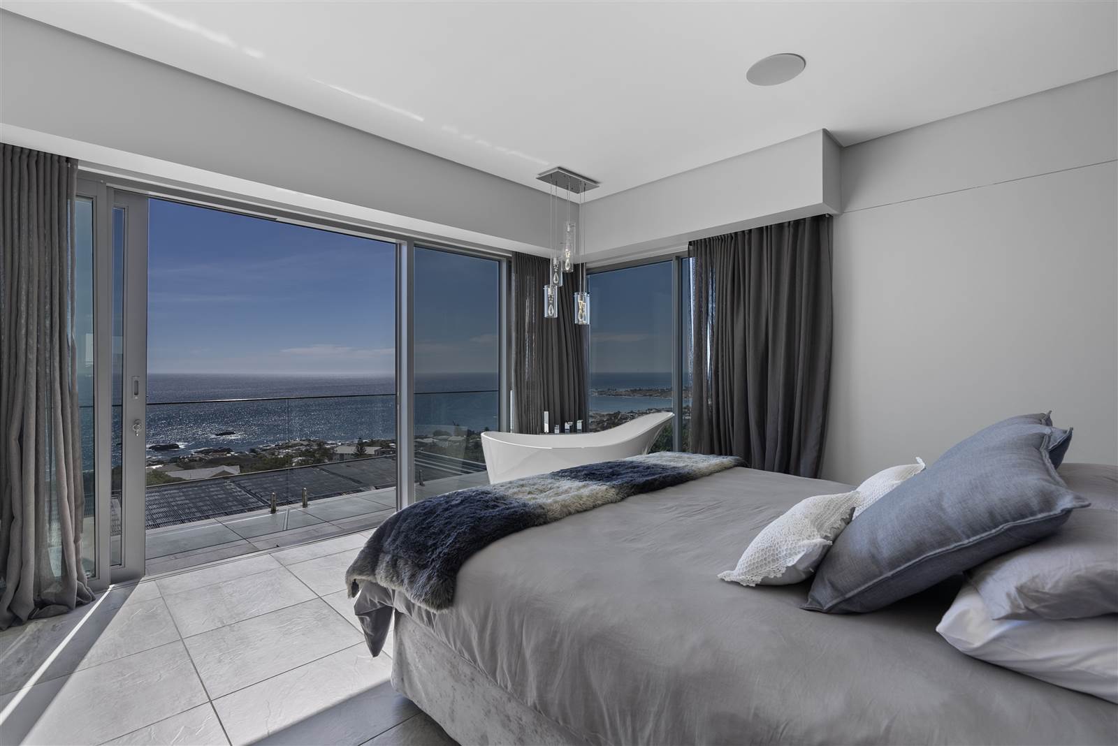 7 Bed House in Camps Bay photo number 22