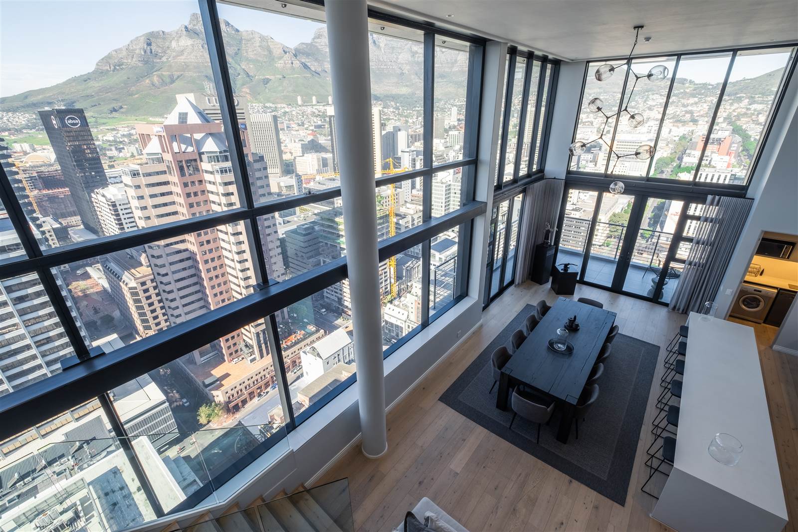 4 Bed Penthouse in Cape Town City Centre photo number 2
