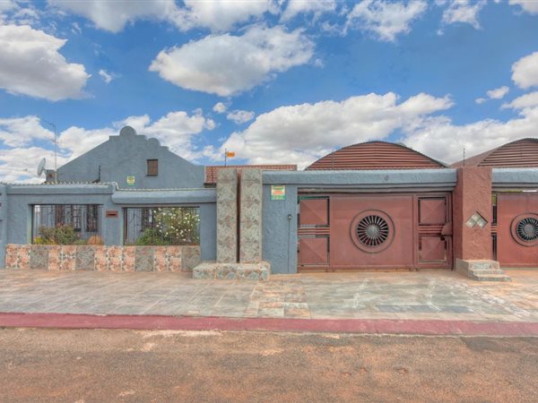 6 Bed House in Lenasia South