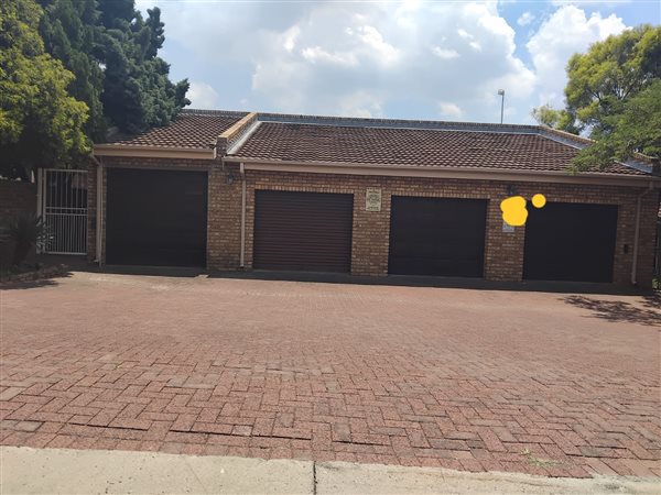 4 Bedroom House 4 Bedroom House