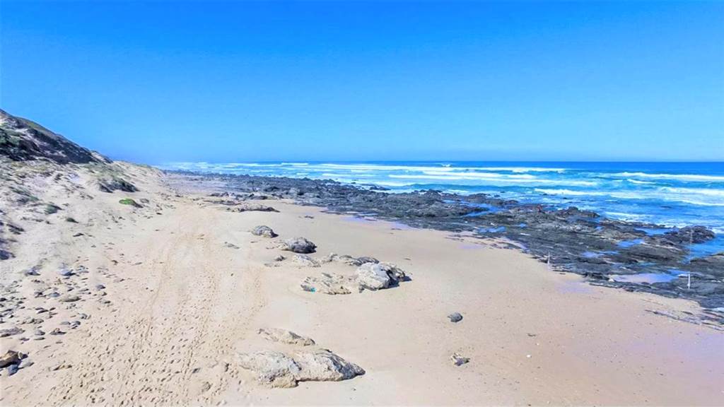 27.7 ha Land available in Beachview photo number 1