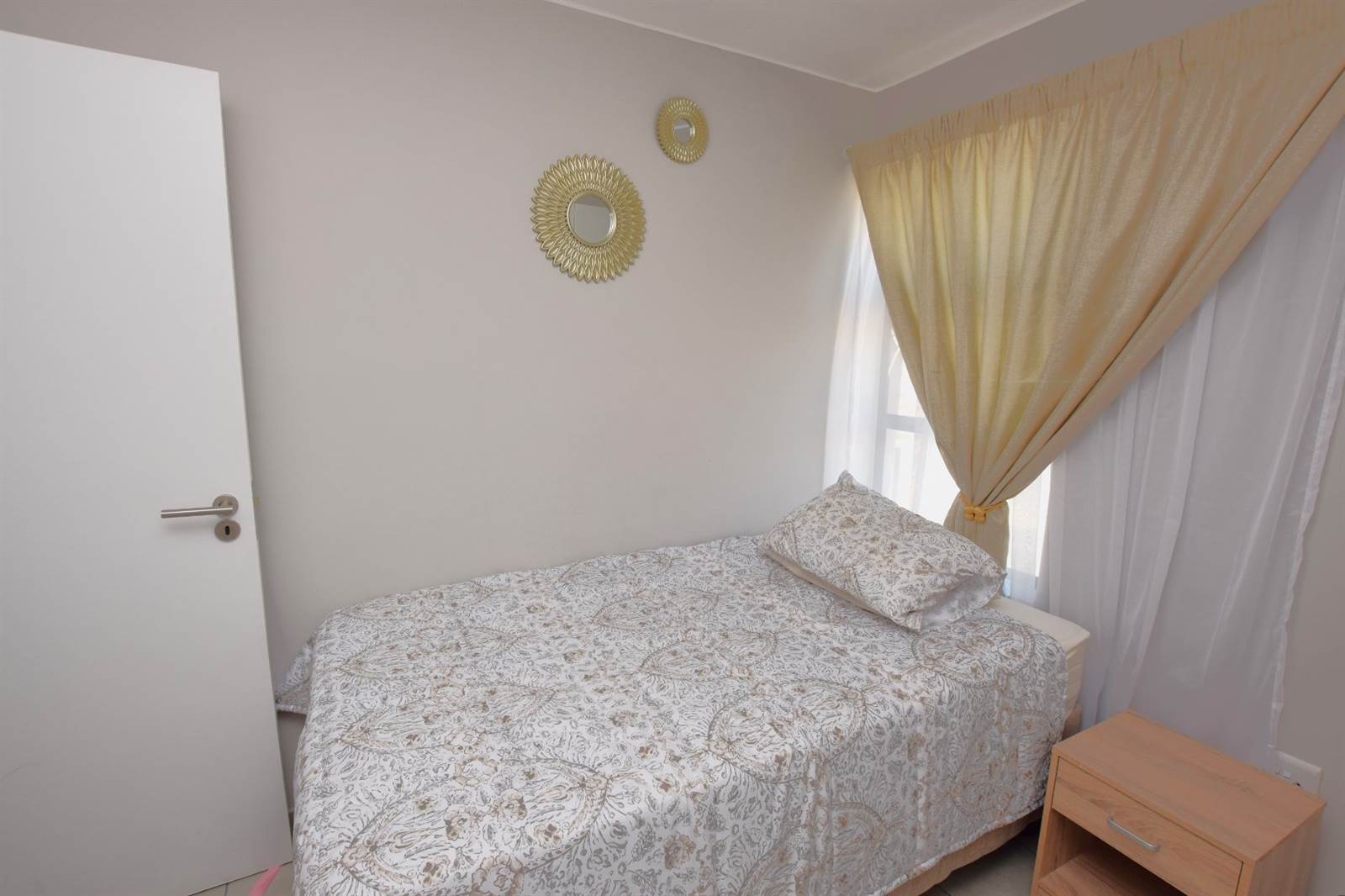 2 Bed Apartment in Parklands North photo number 11