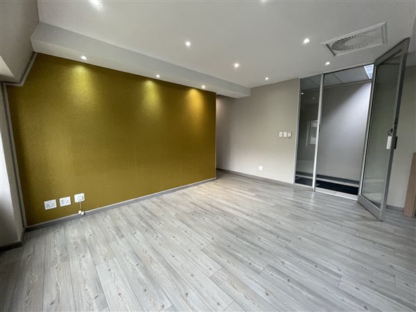 176  m² Commercial space