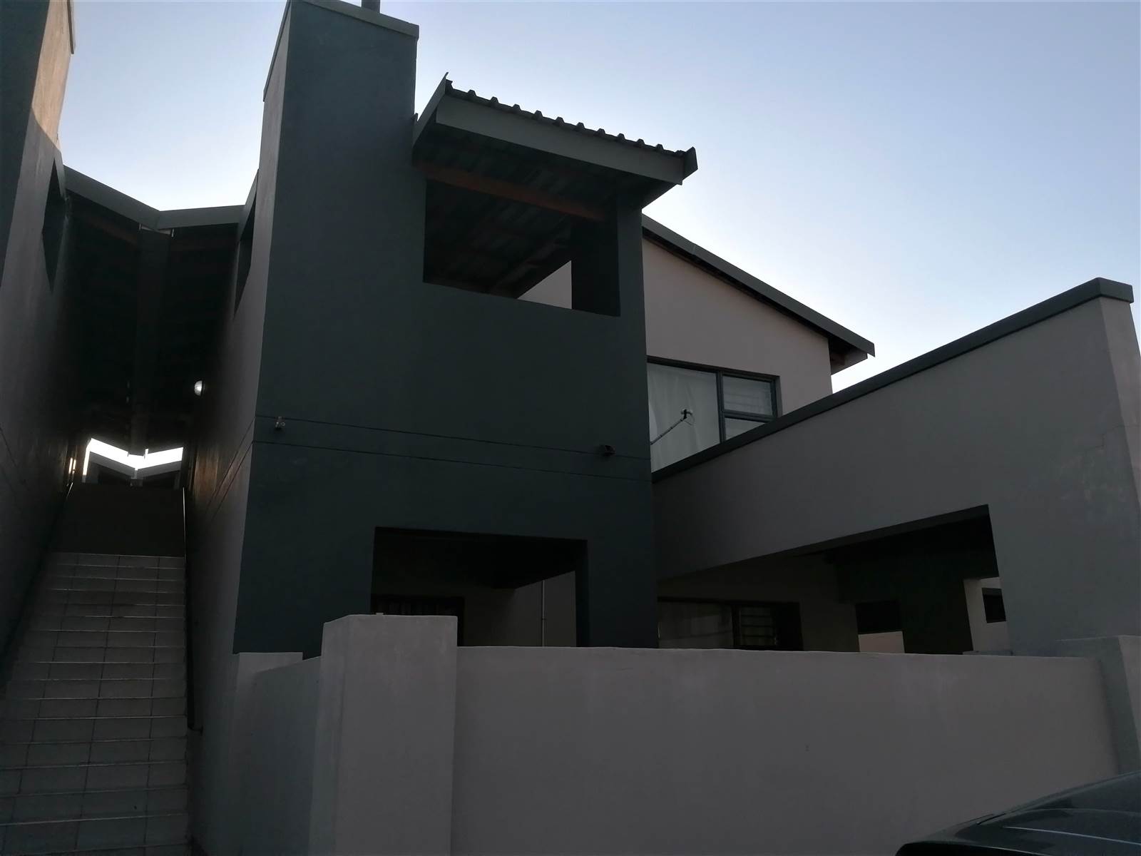 3 Bed Apartment in Waterkloof East photo number 2